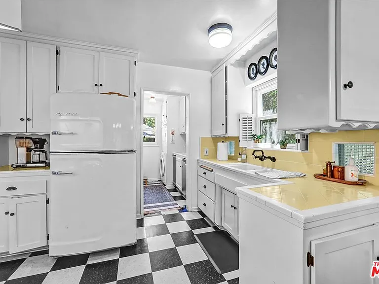 3830 Vineland Ave — Photo 10