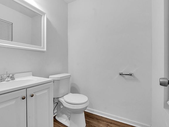 3rd image of 3021 Chelsea Ave