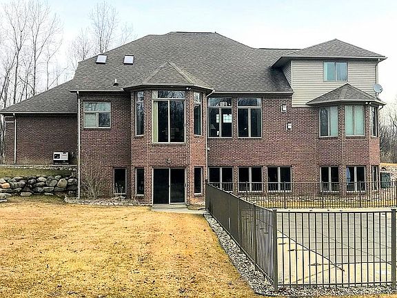 5th image of 66545 Christina Ln
