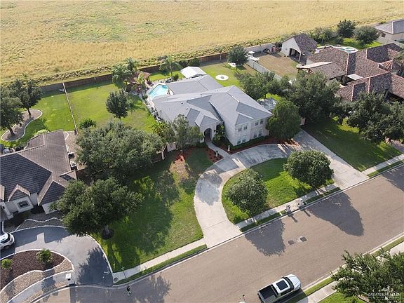 2nd image of 2501 Lilac Ave