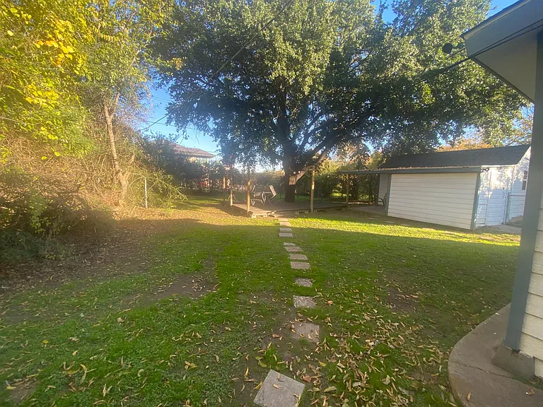805 Roosevelt St — Photo 5