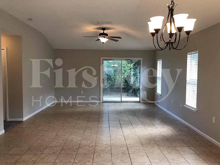 2137 Featherwood Dr W — Photo 4