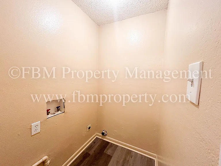 604 Walter Stephenson Rd #B — Photo 7