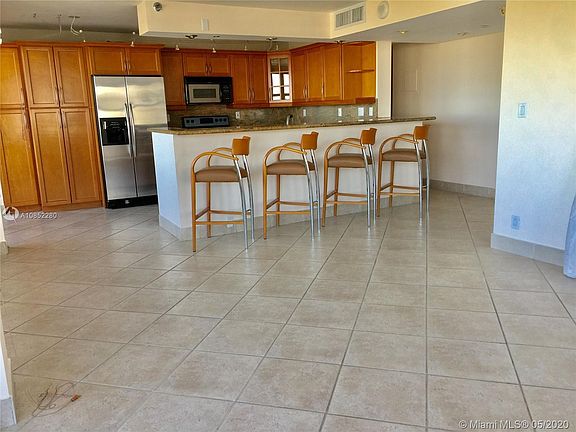 3rd image of 2555 Collins Ave APT 1212