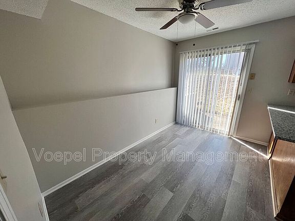 5th image of 810 SW Pinebrook Village Dr