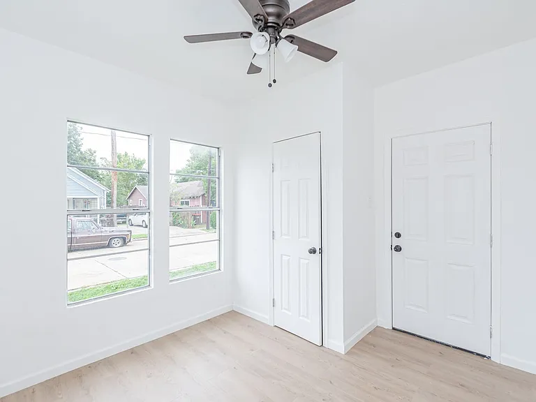 320 E Murrill St — Photo 16