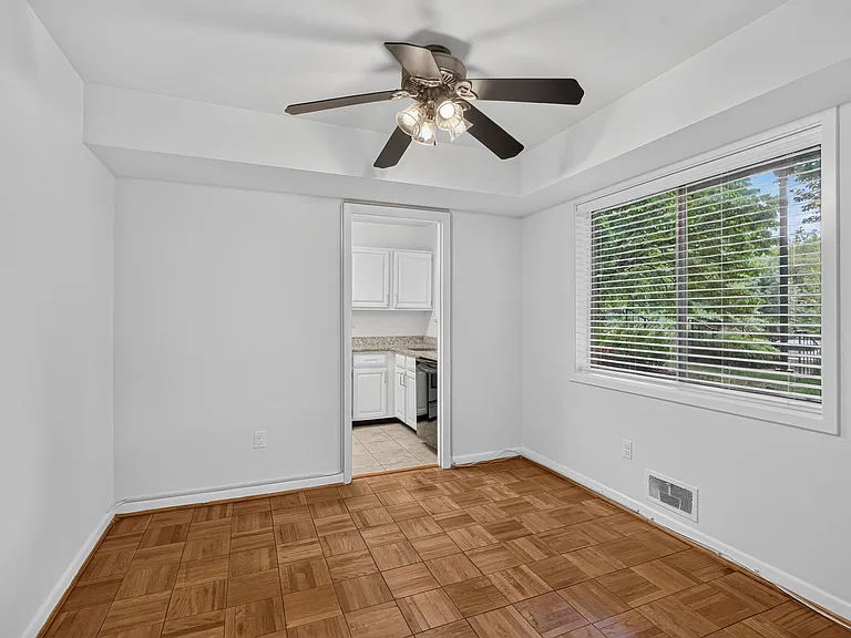 10524 Weymouth St #1-W-1 — Photo 8