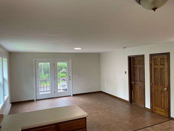 4th image of 64 Summer St #64