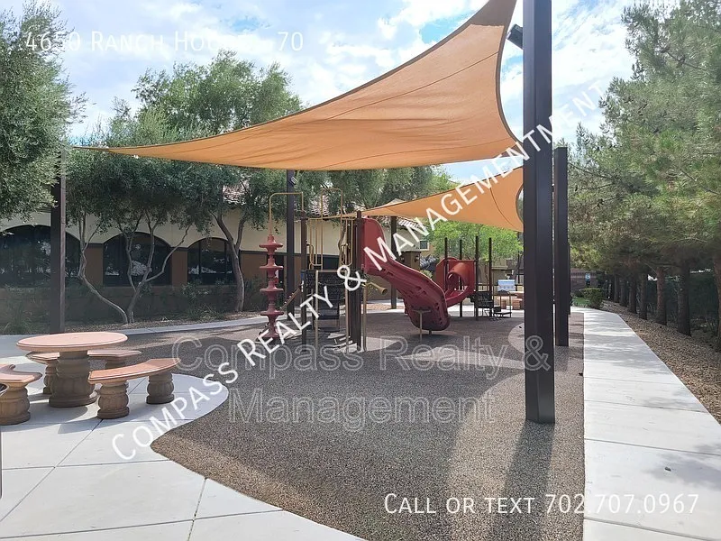 Fully Furnished 3-Story Townhome Located In A Gated Community. — Photo 4