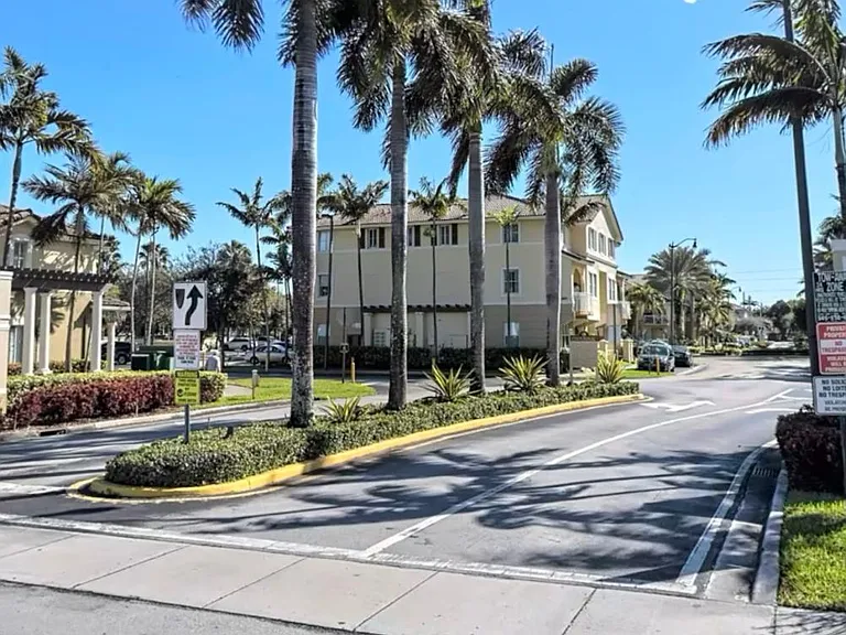8846 W Flagler St #5 — Photo 3