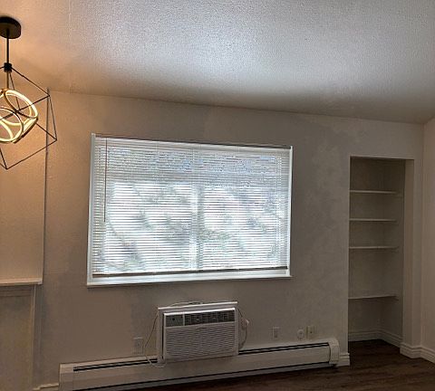 2nd image of 1945 Canyon Blvd #4W