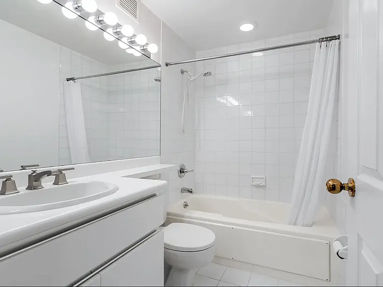 313 W 22nd St #LD — Photo 7