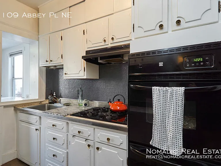 1109 Abbey Pl NE — Photo 8