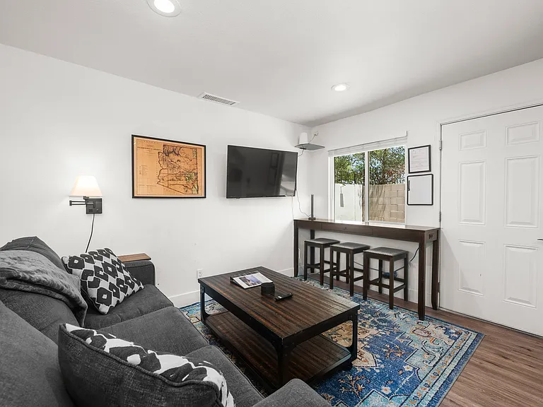 1110 E Polk St #4 — Photo 6