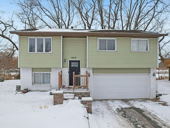 1014 10th Ave SW, Forest Lake, MN 55025