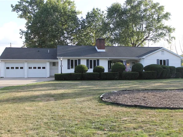 49 Meadowbrook Dr, Albion, NY 14411