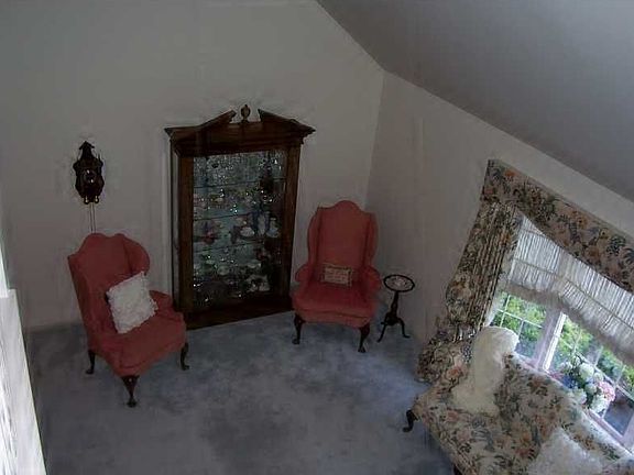4th image of 229 Allenberry Cir