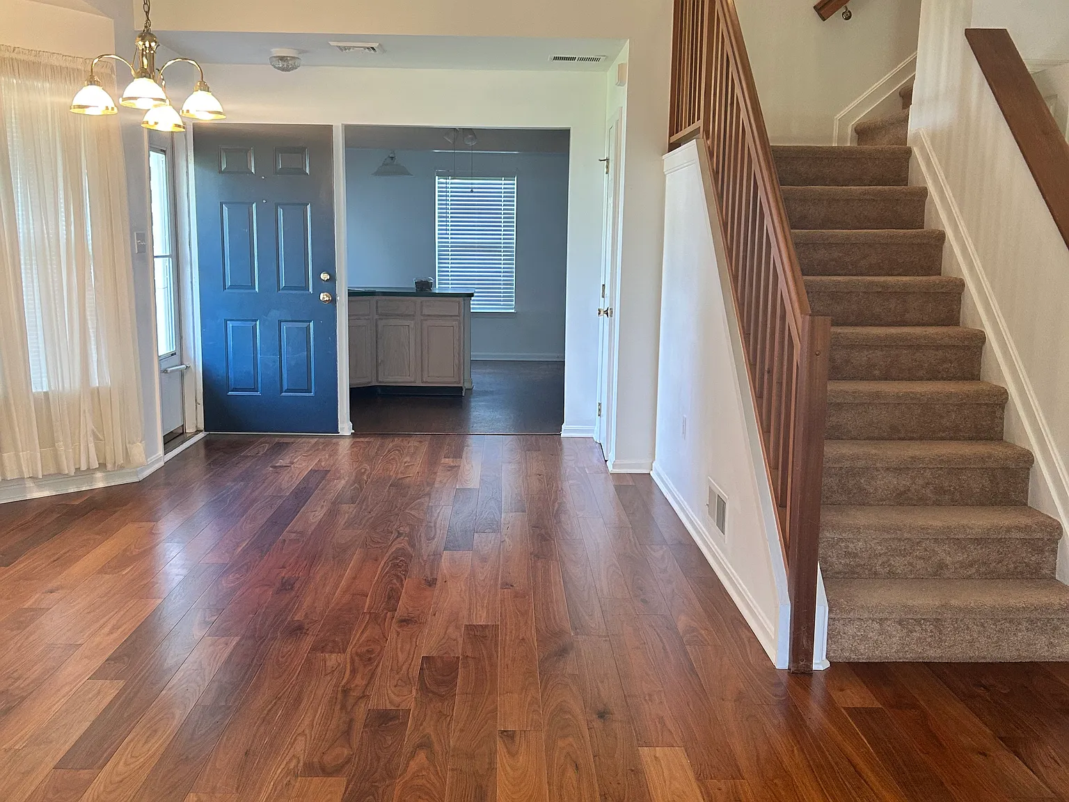 3 bed, 2.5 bath, 1725 sqft, $2,250 — Photo 2