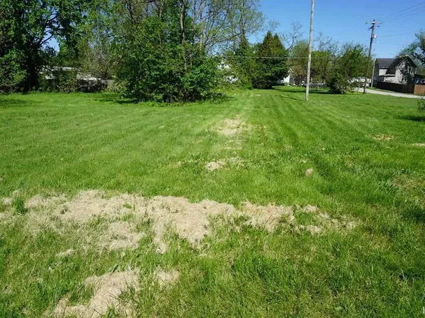 424 S 8th St, Mitchell, IN 47446