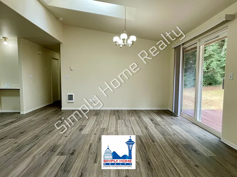 9041 Steilacoom Rd SE #B — Photo 4