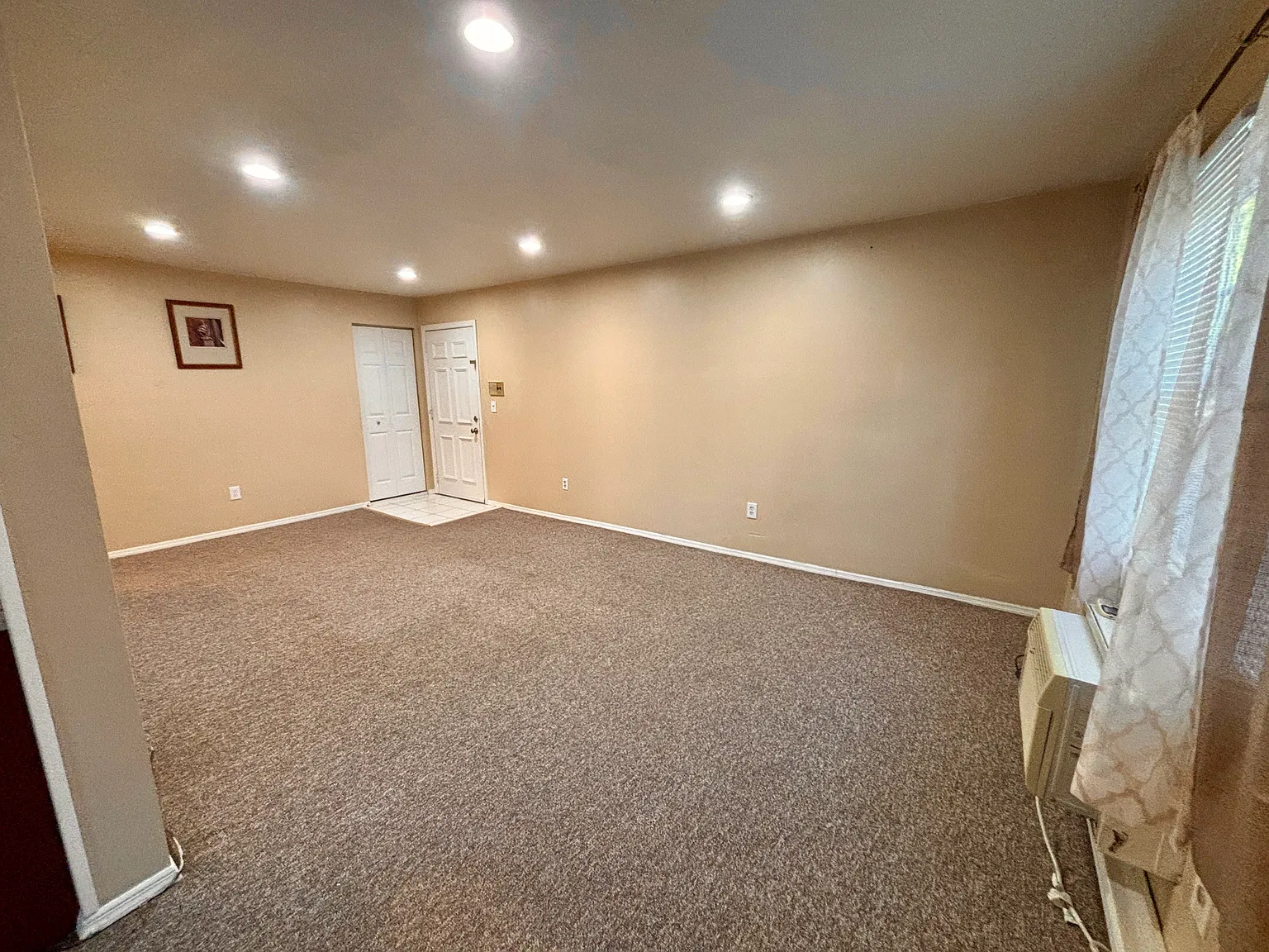 2 bed, 984 sqft, $2,400 — Photo 2