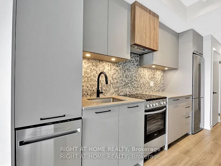 10 Lagerfeld Dr #401 — Photo 19