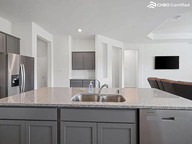 1505 Estivella Dr — Photo 10
