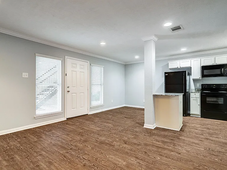 835 Heights — Photo 17