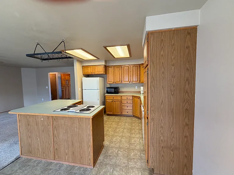 3309 Davis Ct NE — Photo 4