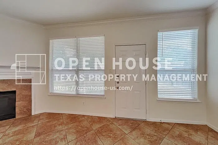 5 bed, 2.5 bath, 2667 sqft, $2,400 — Photo 4