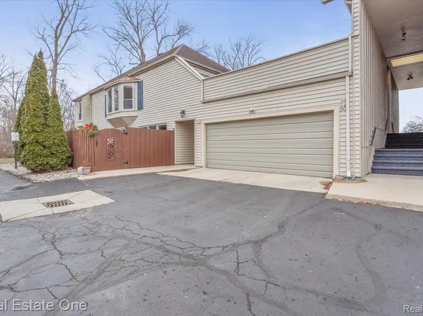 8191 Colony Dr APT 23, Grosse Ile, MI 48138