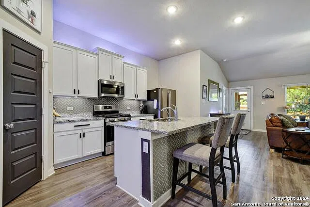 3 bed, 2.0 bath, 1942 sqft, $2,050 — Photo 4