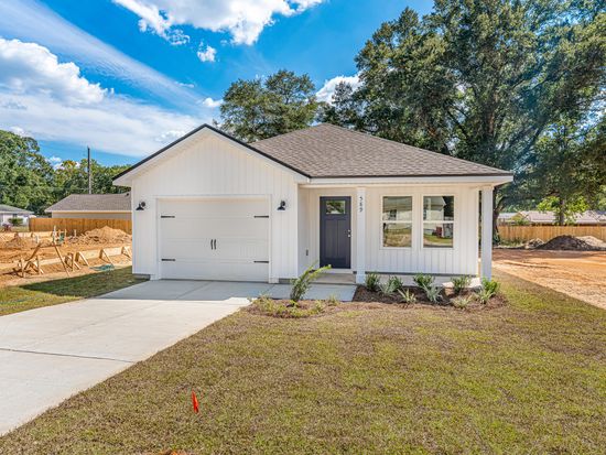581 Brock Ave, Crestview, FL 32539