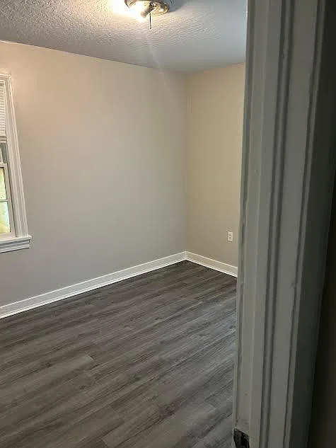 3 bed, 1000 sqft, $1,100 — Photo 4
