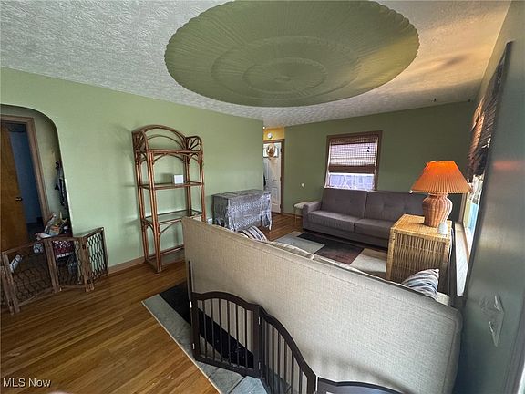 3rd image of 90 Maryann Rd