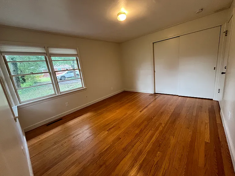 208 Woodland Ct — Photo 6