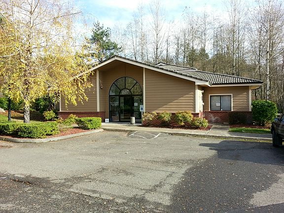 2nd image of 1607 Cooper Point Rd NW
