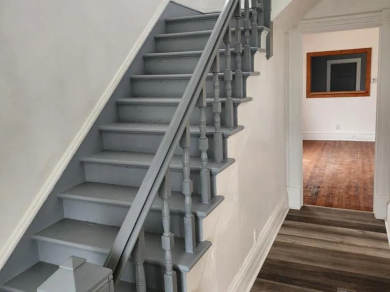 1131 S High Ave — Photo 2