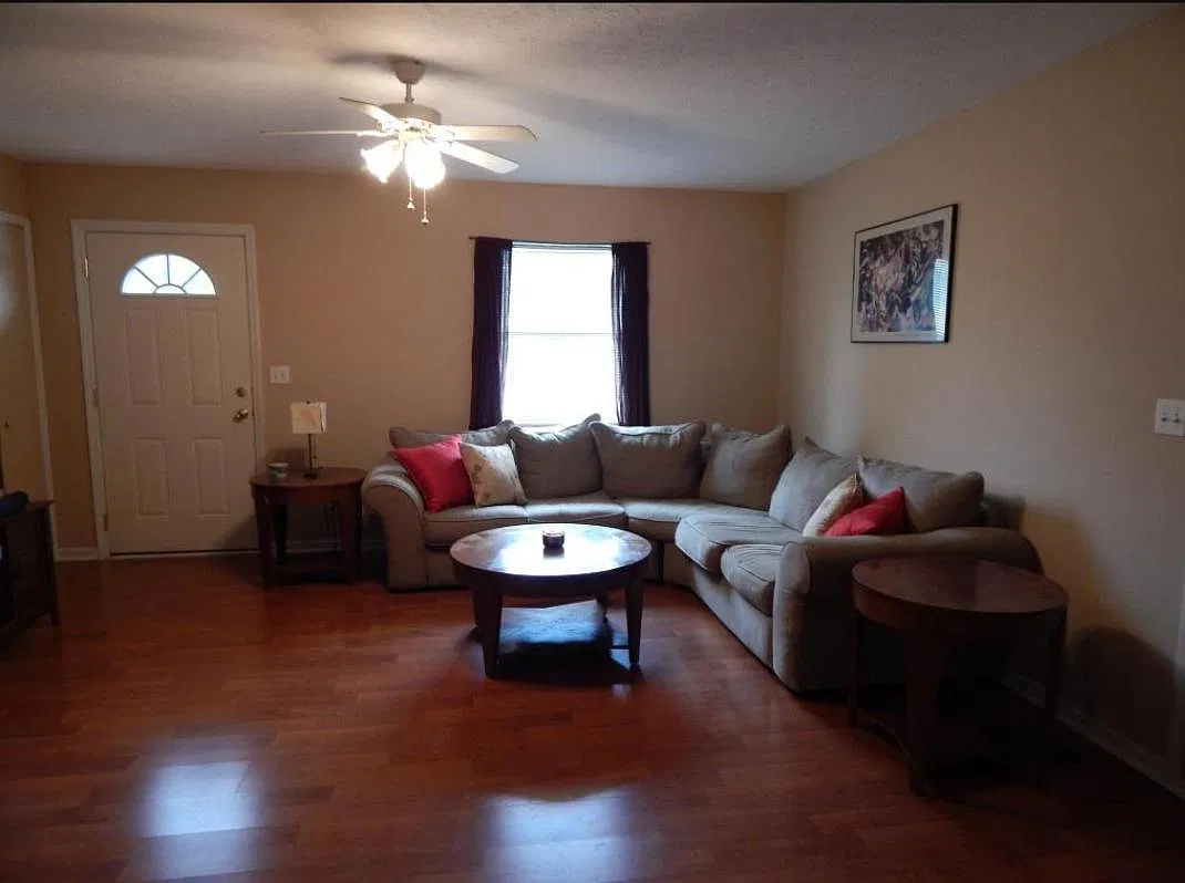 3 bed, 1200 sqft, $2,175 — Photo 3