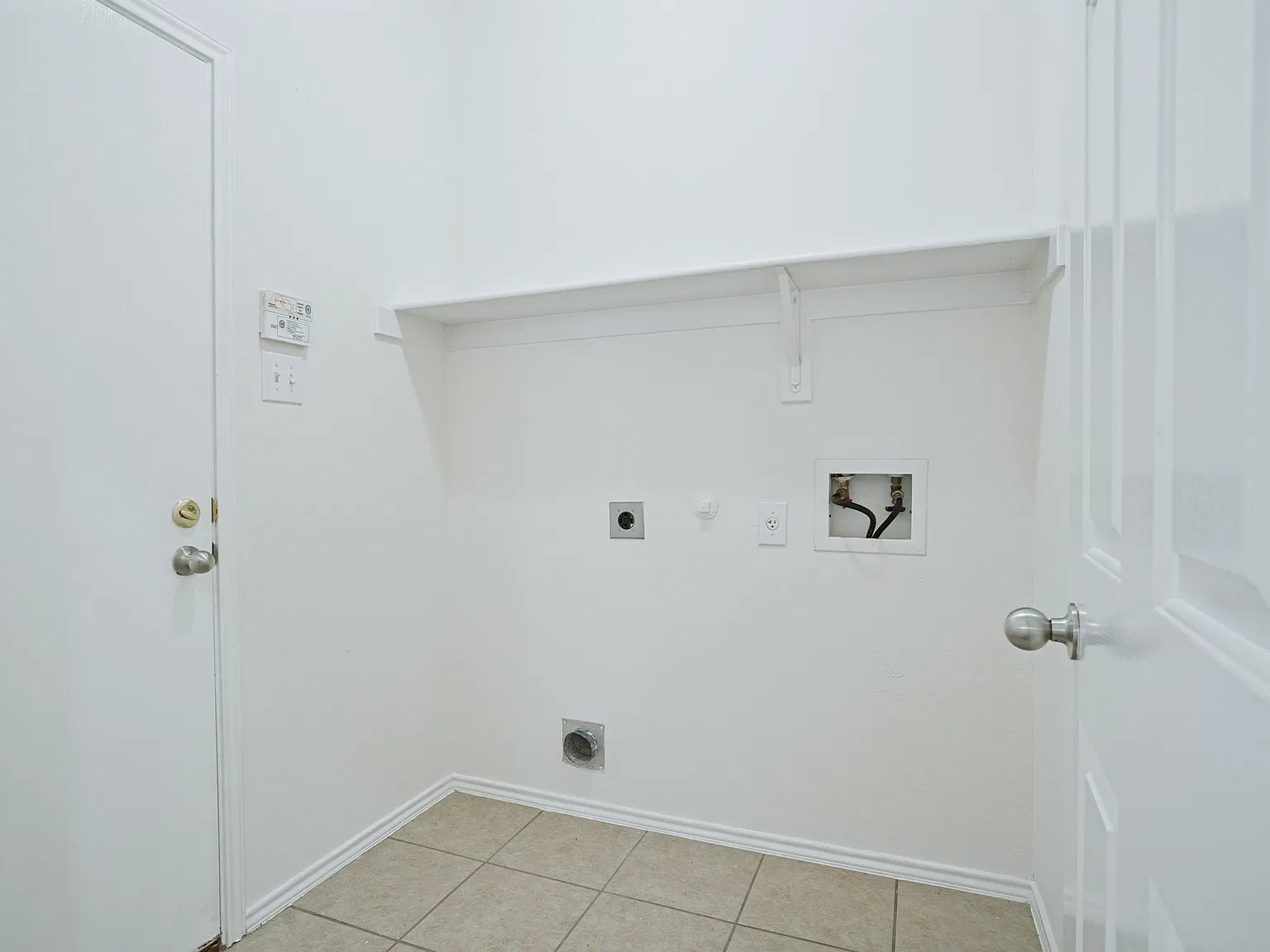 3 bed, 1593 sqft, $2,100 — Photo 3