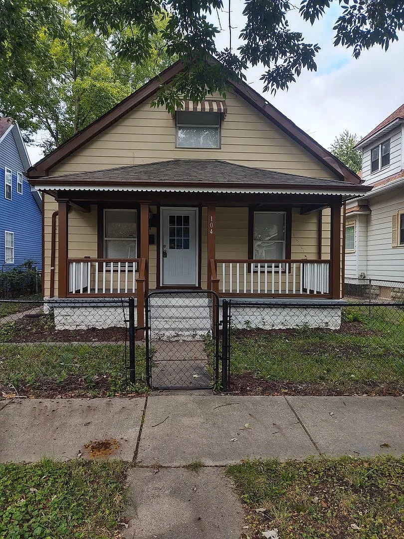 Remodeled and ready to move in, close to downtown and 2 parks — Photo 1