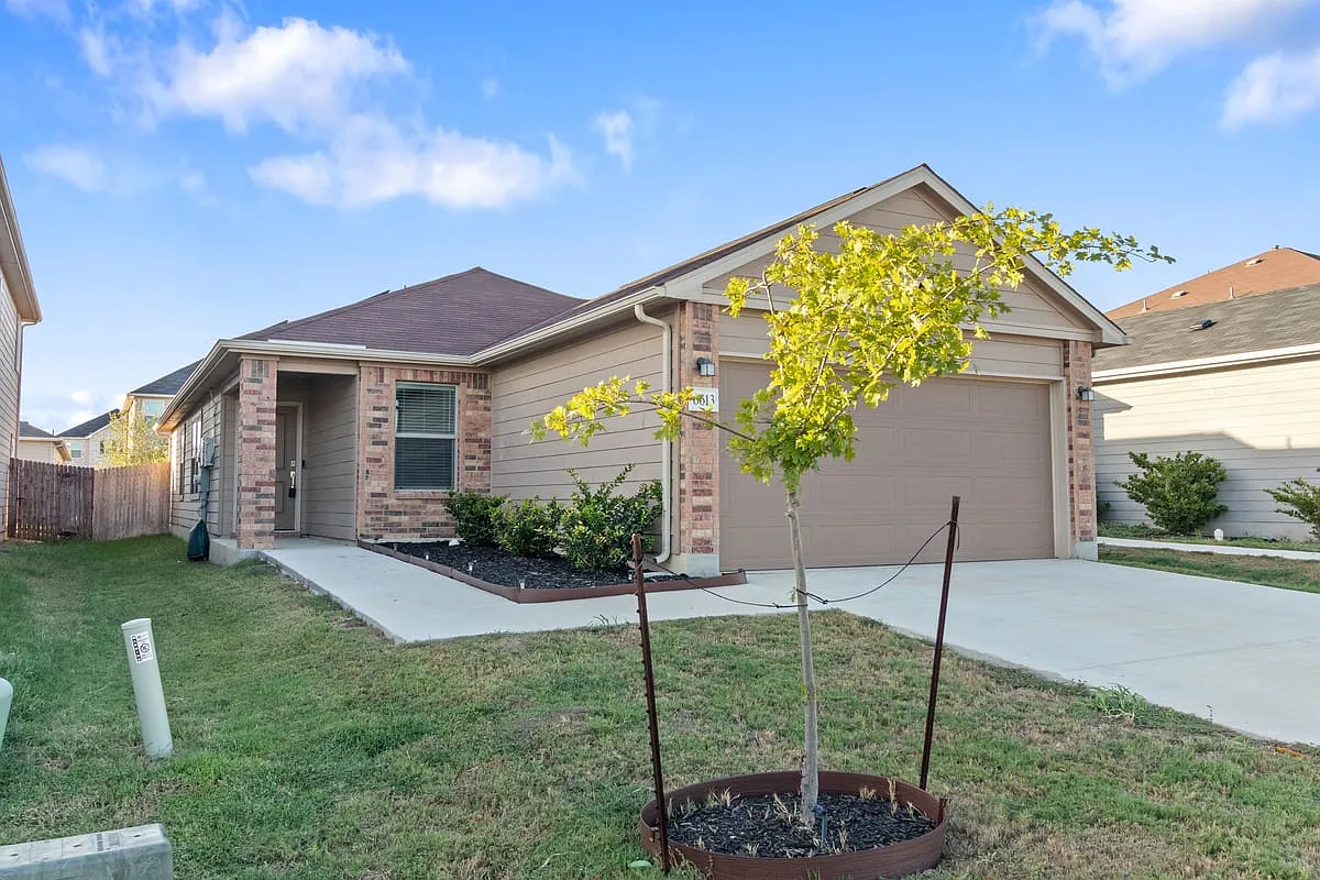 6613 Willow Landing — Photo 1