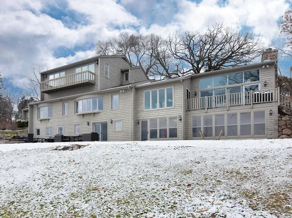 35085 W Fairview Rd, Oconomowoc, WI 53066