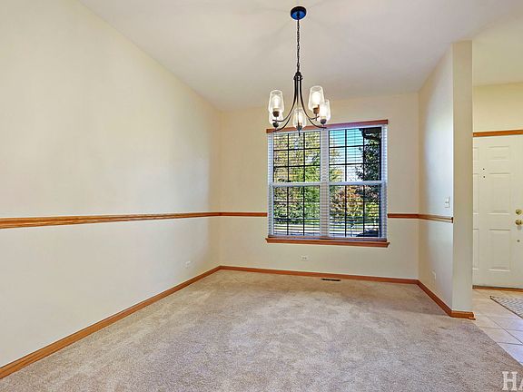 5th image of 992 Curran Pl