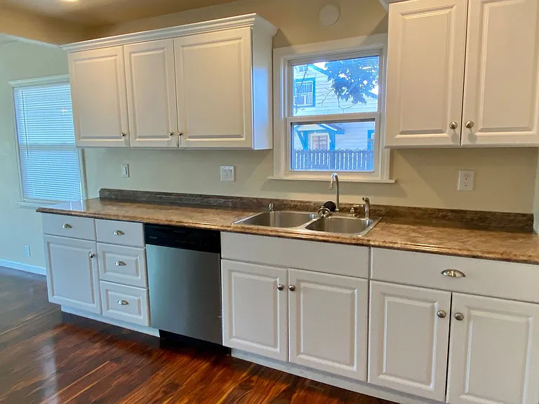 4614 Denver Ave — Photo 5
