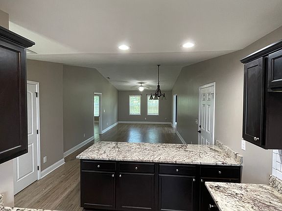 4th image of 3104 Pleasant Valley Cir