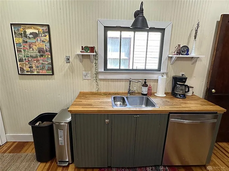 2319 S Dixie Dr — Photo 16