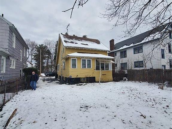 3rd image of 229 Marguerite Ave