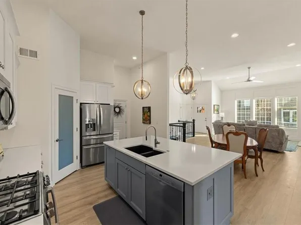 6520 Barth Rd, Shawnee, KS 66226