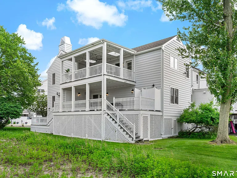 1016 Fairfield Beach Rd — Photo 1
